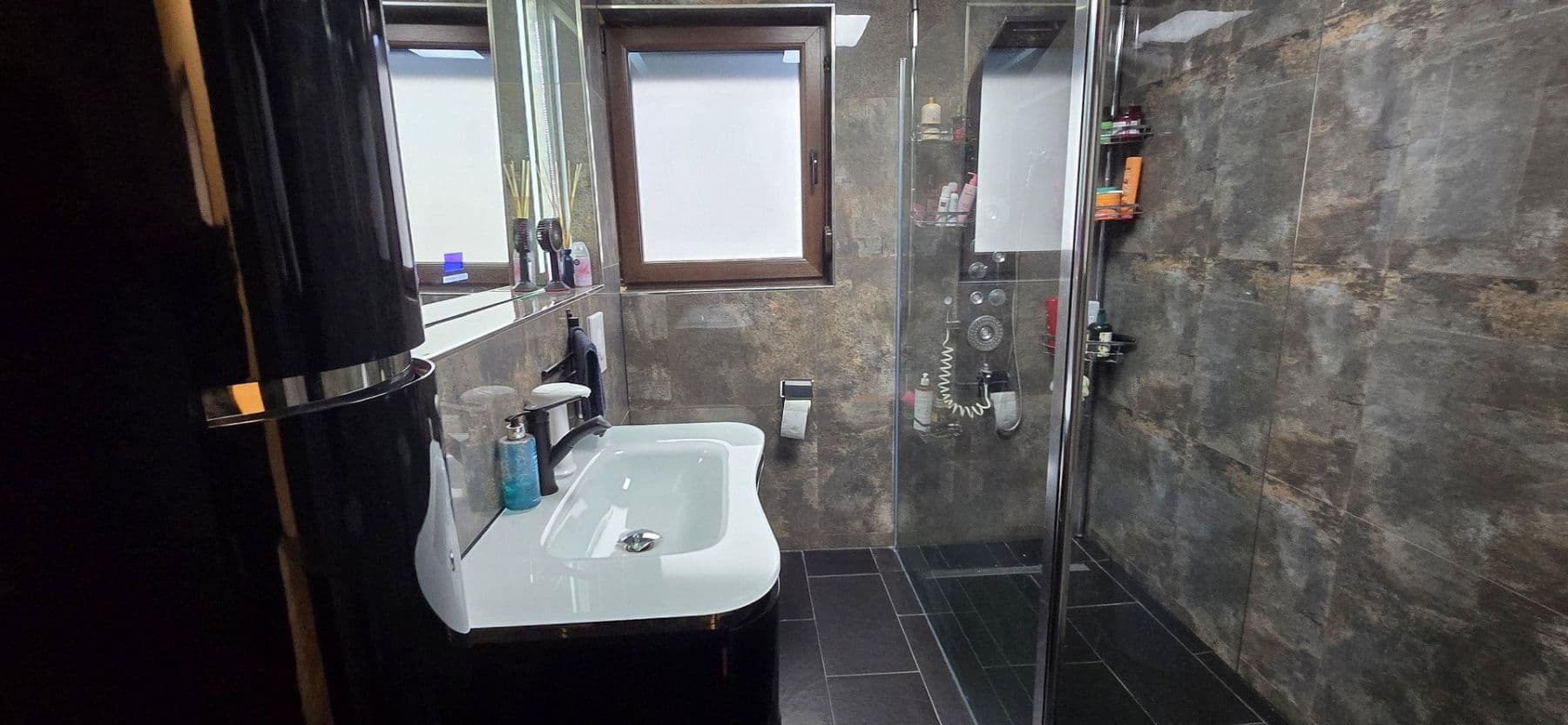 Predaj nebytového priestoru 1.496 m², Leingarten, Bádensko-Wurttembersko Predaj nebytového priestoru 1.496 m², Leingarten, Bádensko-Wurttembersko