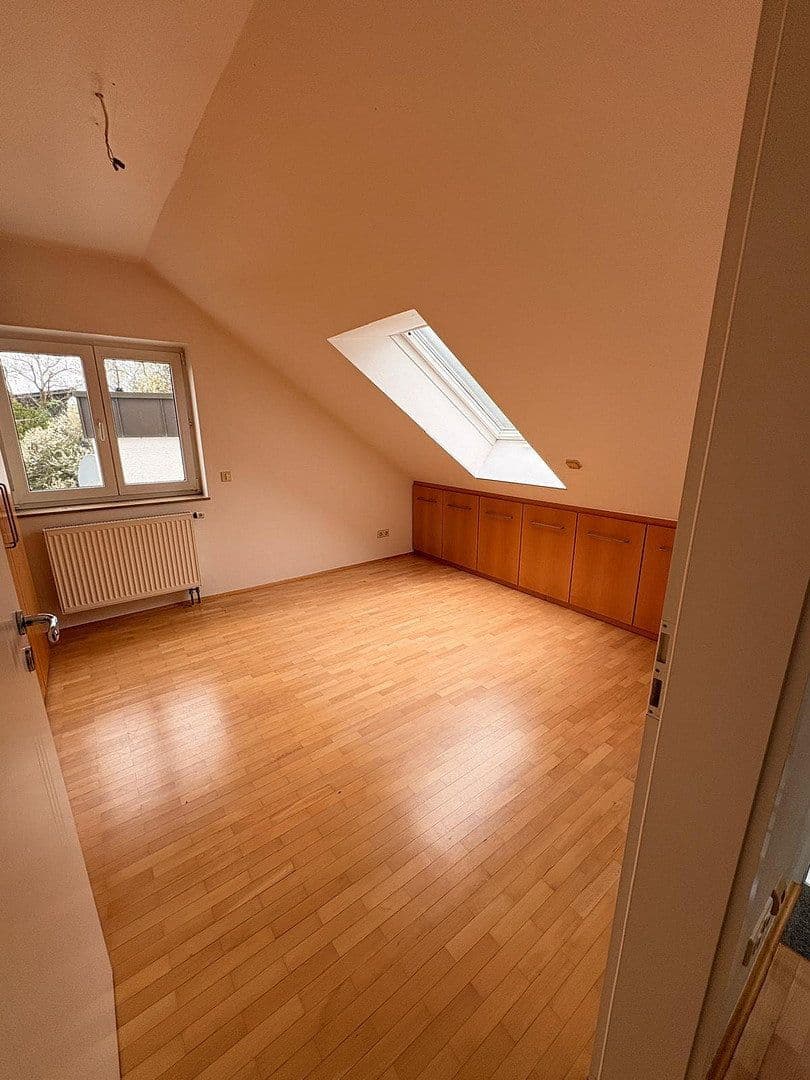 Prenájom bytu 4-izbový 134 m², Würzburg Oberdürrbach, Bavorsko Prenájom bytu 4-izbový 134 m², Würzburg Oberdürrbach, Bavorsko