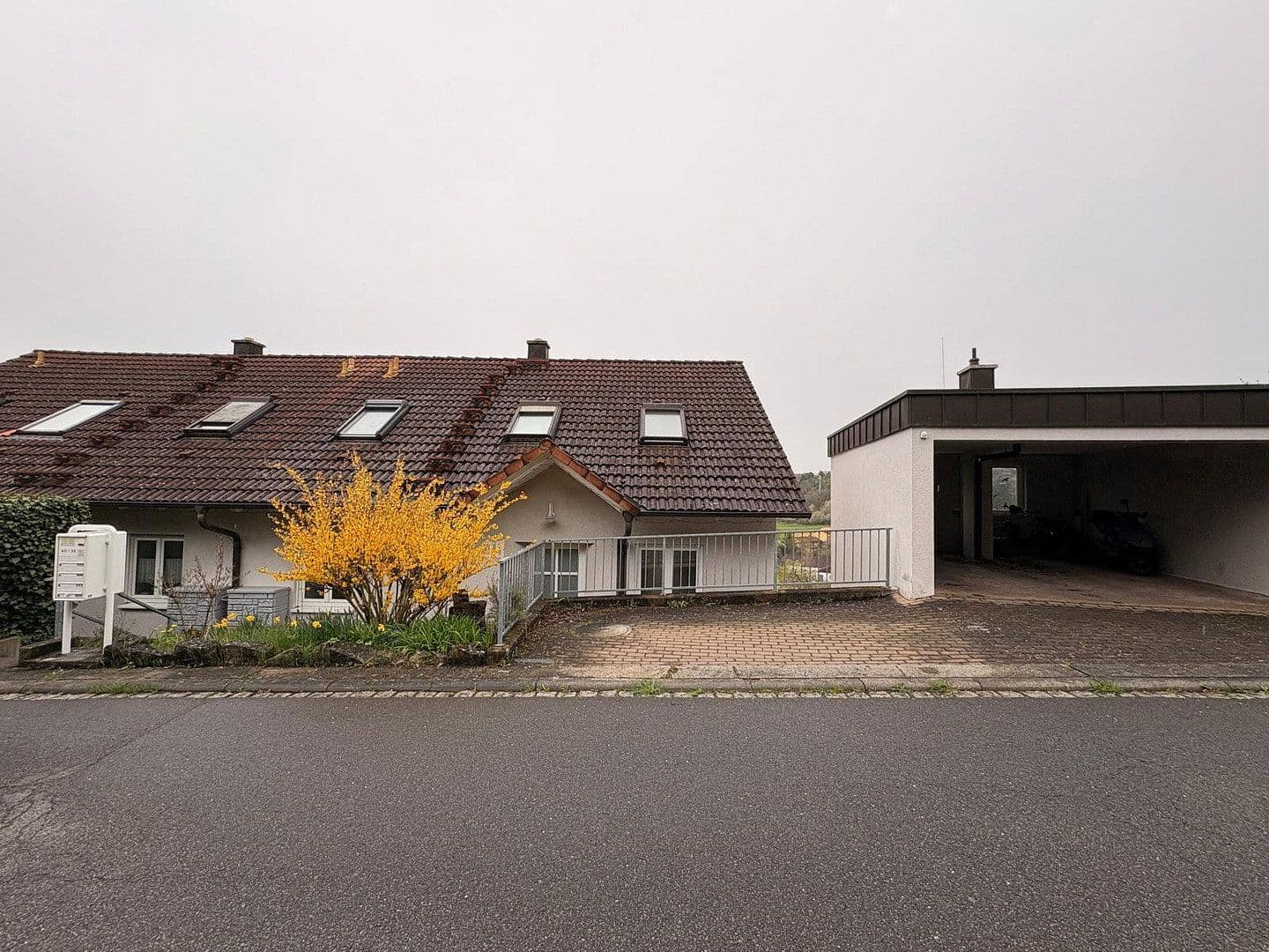 Prenájom bytu 4-izbový 134 m², Würzburg Oberdürrbach, Bavorsko Prenájom bytu 4-izbový 134 m², Würzburg Oberdürrbach, Bavorsko