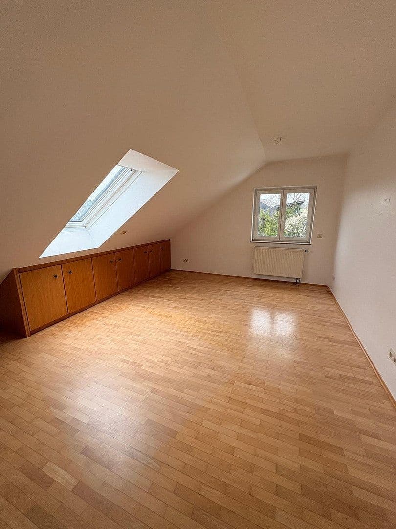 Prenájom bytu 4-izbový 134 m², Würzburg Oberdürrbach, Bavorsko Prenájom bytu 4-izbový 134 m², Würzburg Oberdürrbach, Bavorsko