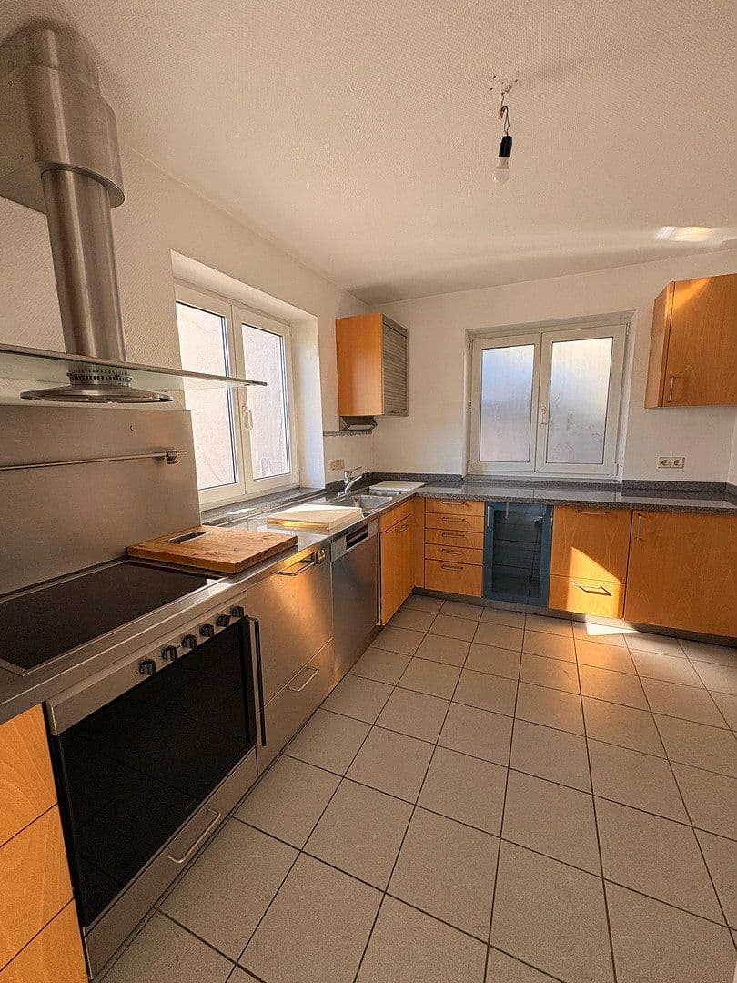 Prenájom bytu 4-izbový 134 m², Würzburg Oberdürrbach, Bavorsko Prenájom bytu 4-izbový 134 m², Würzburg Oberdürrbach, Bavorsko