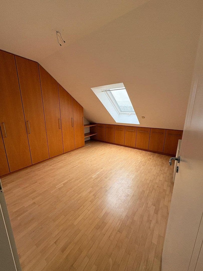 Prenájom bytu 4-izbový 134 m², Würzburg Oberdürrbach, Bavorsko Prenájom bytu 4-izbový 134 m², Würzburg Oberdürrbach, Bavorsko