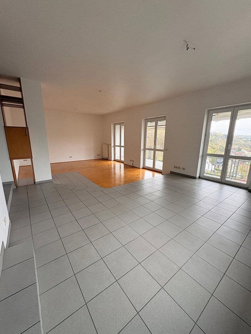 Prenájom bytu 4-izbový 134 m², Würzburg Oberdürrbach, Bavorsko Prenájom bytu 4-izbový 134 m², Würzburg Oberdürrbach, Bavorsko