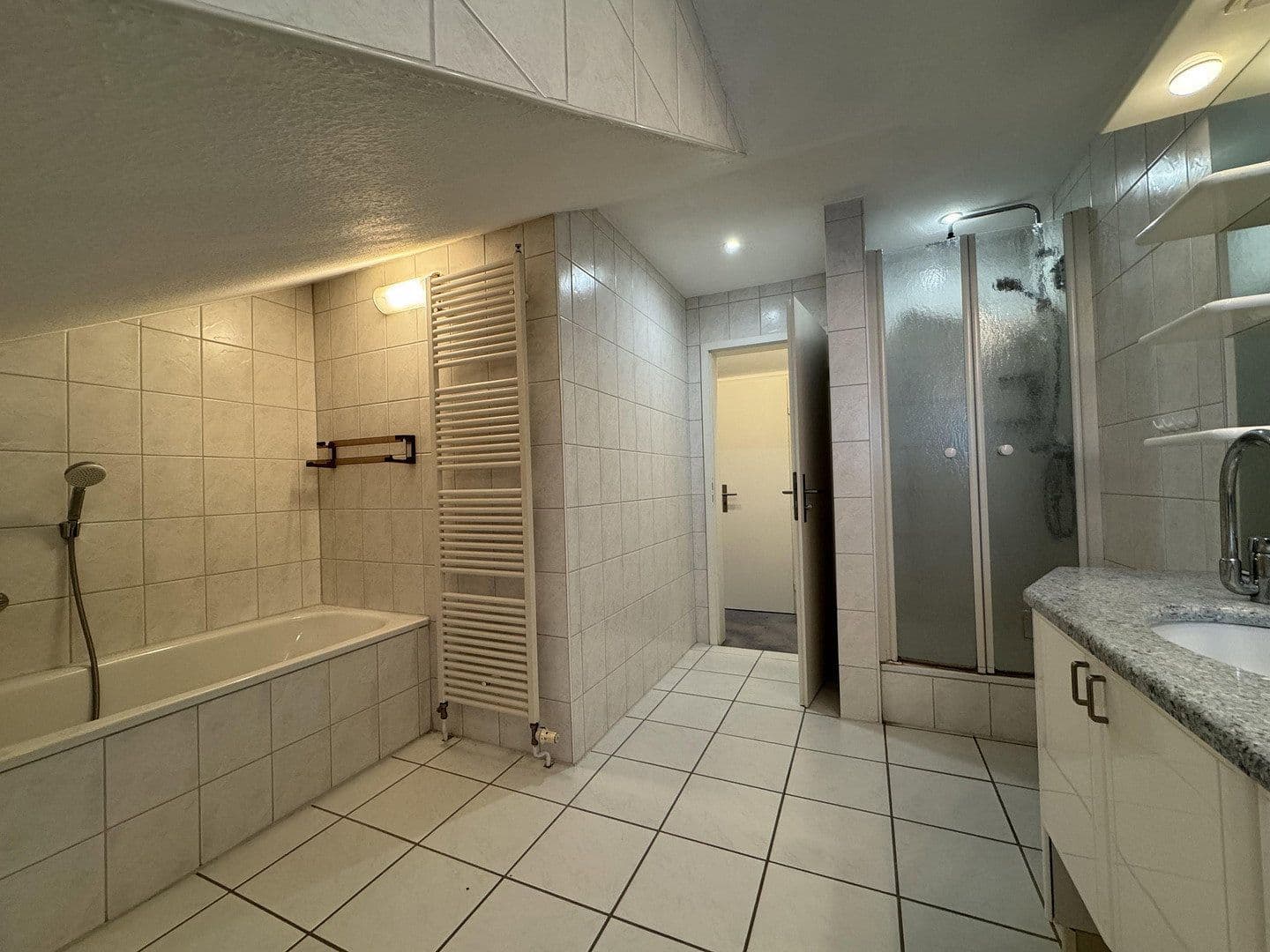 Prenájom bytu 3-izbový 110 m², Achim, Dolné Sasko Prenájom bytu 3-izbový 110 m², Achim, Dolné Sasko
