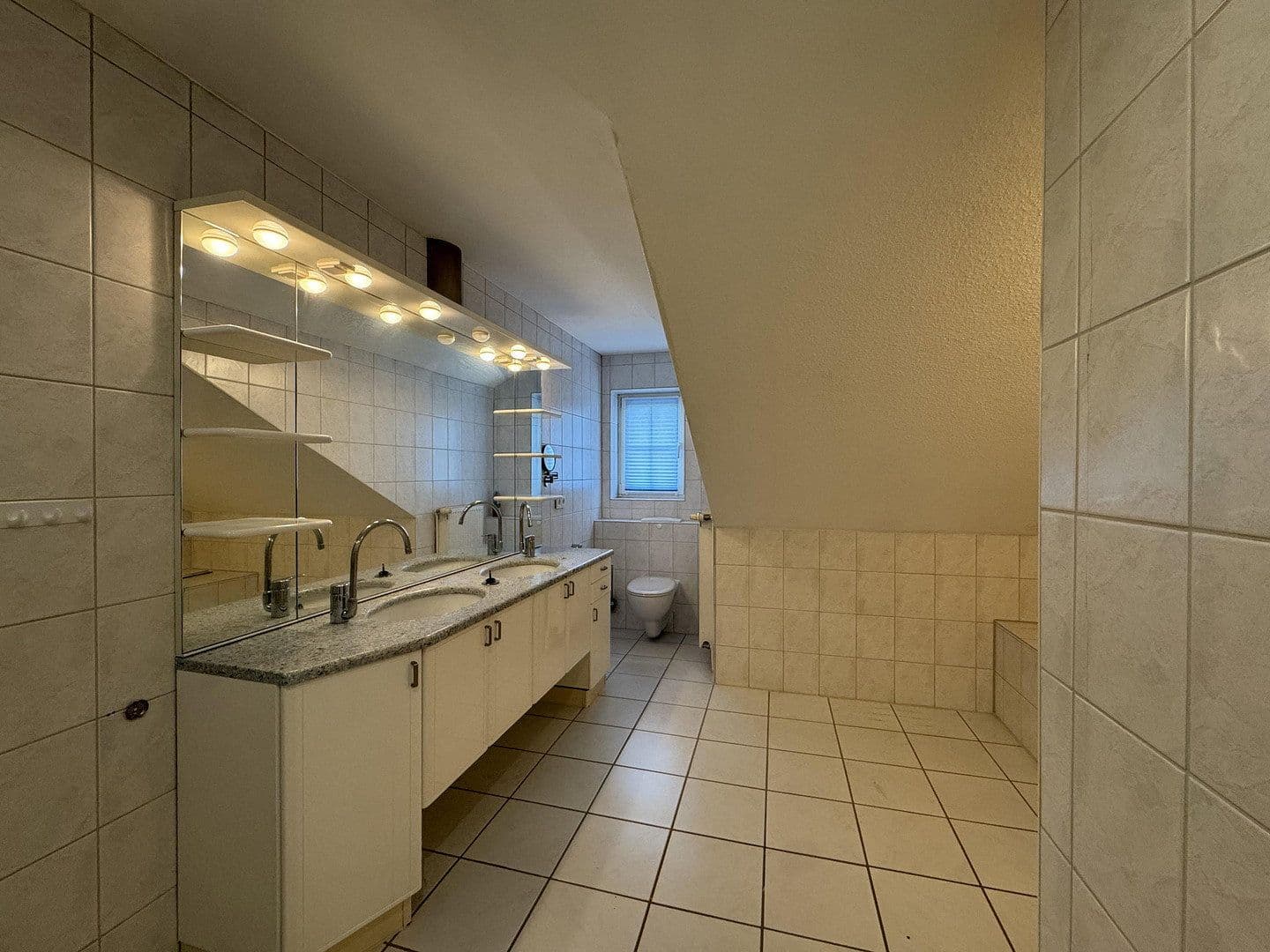 Prenájom bytu 3-izbový 110 m², Achim, Dolné Sasko Prenájom bytu 3-izbový 110 m², Achim, Dolné Sasko