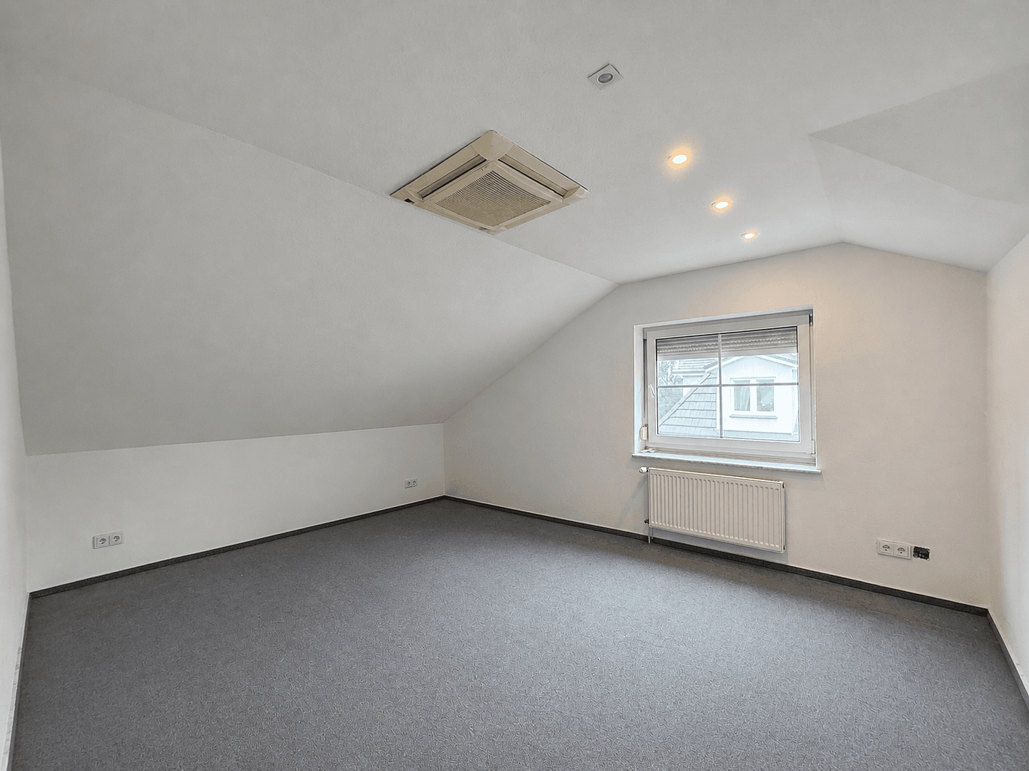 Prenájom bytu 3-izbový 110 m², Achim, Dolné Sasko Prenájom bytu 3-izbový 110 m², Achim, Dolné Sasko