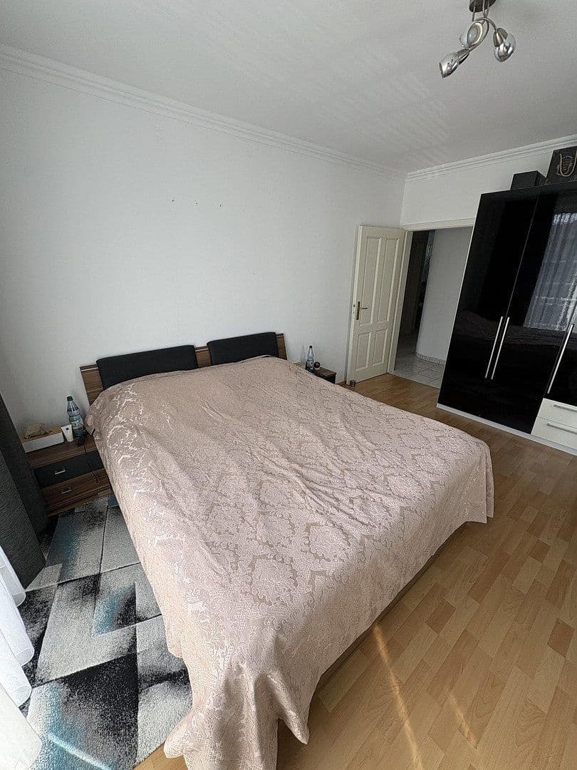 Prenájom bytu 4-izbový 119 m², Frankfurt am Main, Hesensko Prenájom bytu 4-izbový 119 m², Frankfurt am Main, Hesensko