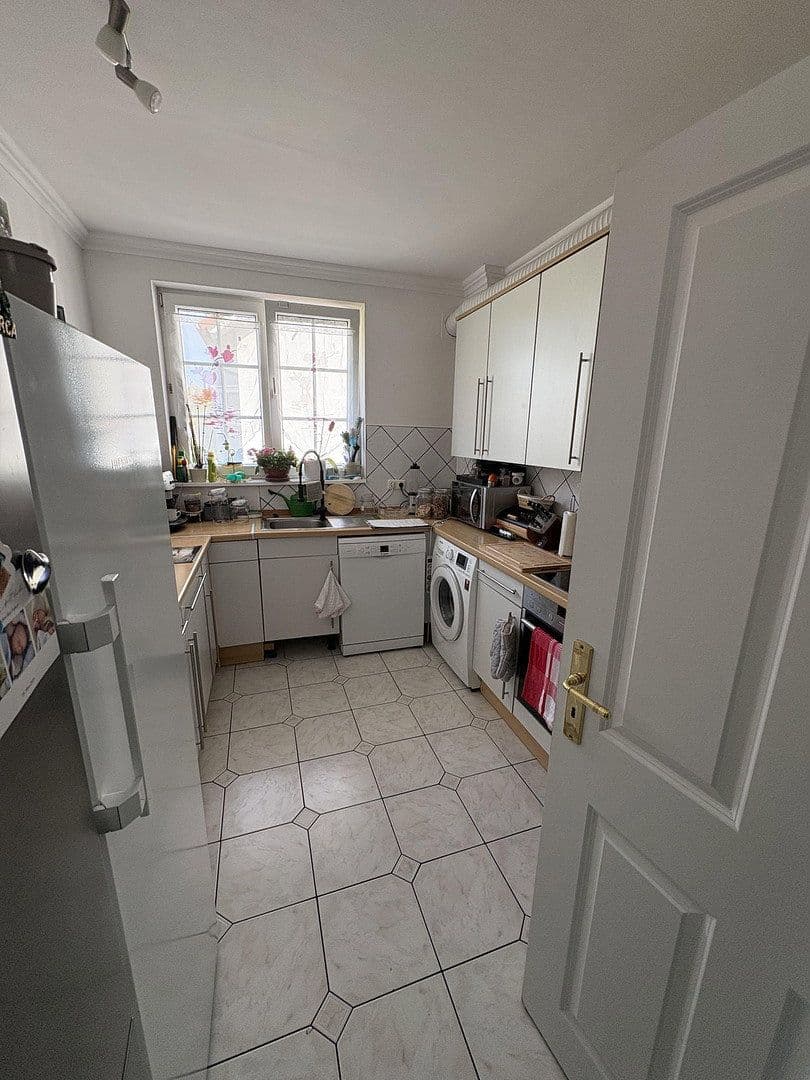 Prenájom bytu 4-izbový 119 m², Frankfurt am Main, Hesensko Prenájom bytu 4-izbový 119 m², Frankfurt am Main, Hesensko
