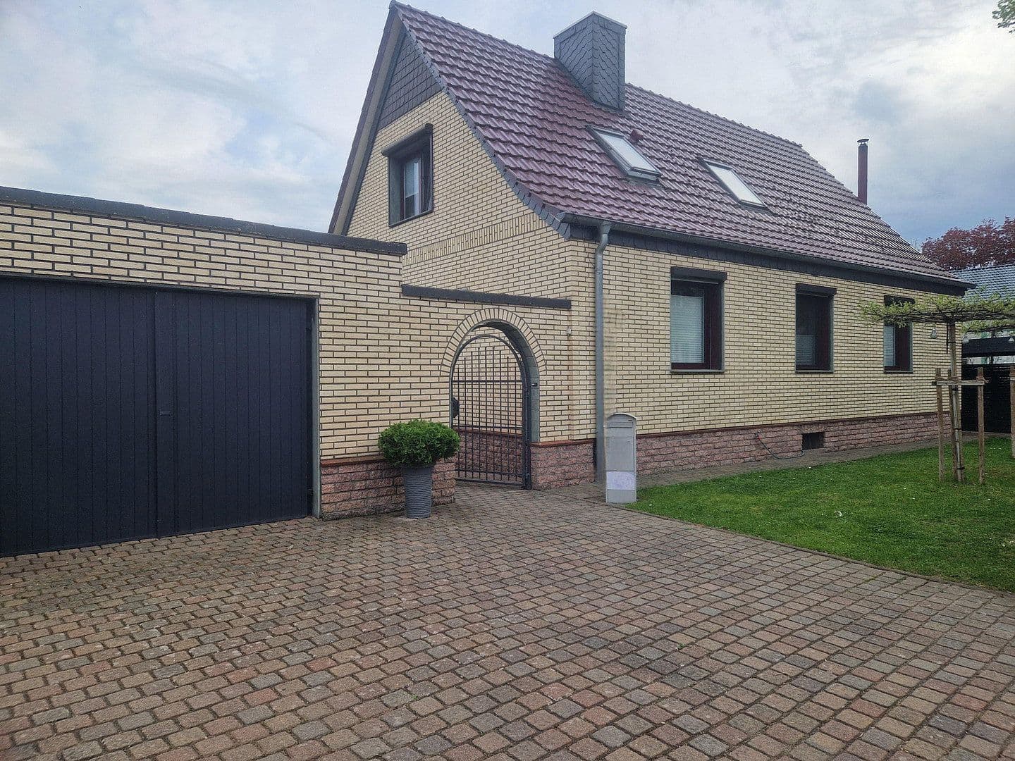 Predaj domu 122 m², pozemek 656 m², Hohe Börde, Sasko-Anhaltsko Predaj domu 122 m², pozemek 656 m², Hohe Börde, Sasko-Anhaltsko