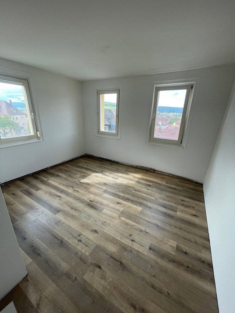 Prenájom bytu 3-izbový 70 m², Tuttlingen, Bádensko-Wurttembersko Prenájom bytu 3-izbový 70 m², Tuttlingen, Bádensko-Wurttembersko