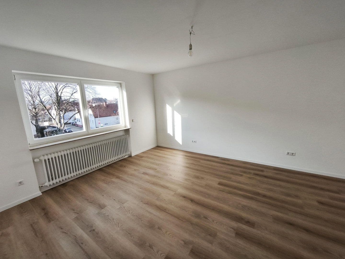 Prenájom bytu 5-izbový 112 m², Karlsruhe, Bádensko-Wurttembersko Prenájom bytu 5-izbový 112 m², Karlsruhe, Bádensko-Wurttembersko