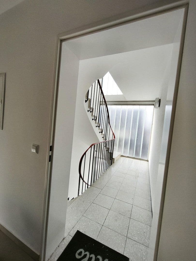 Prenájom bytu 5-izbový 112 m², Karlsruhe, Bádensko-Wurttembersko Prenájom bytu 5-izbový 112 m², Karlsruhe, Bádensko-Wurttembersko