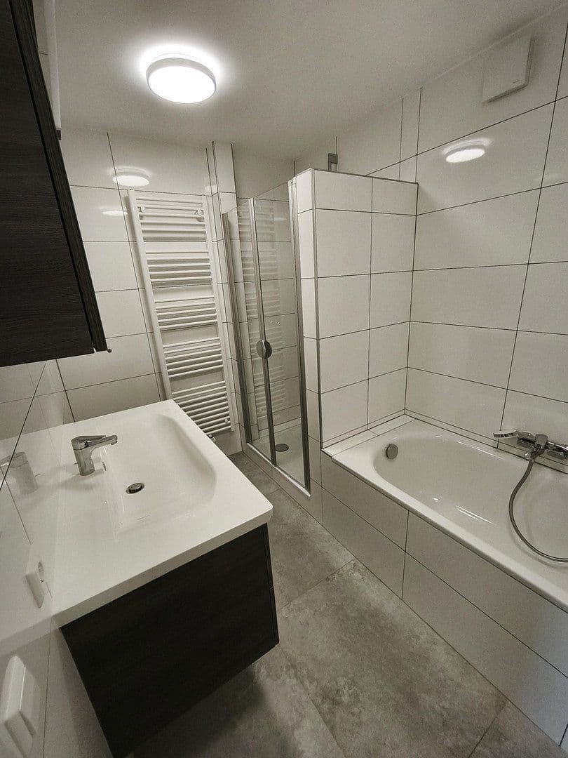 Prenájom bytu 5-izbový 112 m², Karlsruhe, Bádensko-Wurttembersko Prenájom bytu 5-izbový 112 m², Karlsruhe, Bádensko-Wurttembersko