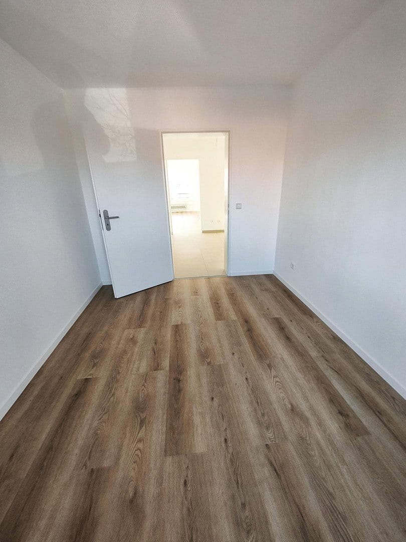Prenájom bytu 5-izbový 112 m², Karlsruhe, Bádensko-Wurttembersko Prenájom bytu 5-izbový 112 m², Karlsruhe, Bádensko-Wurttembersko