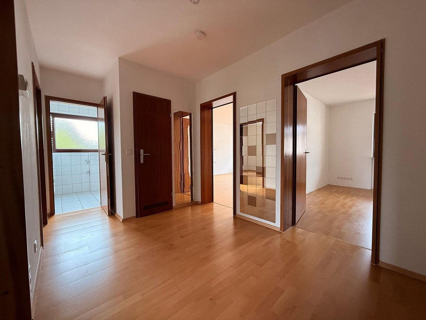 Prenájom bytu 3-izbový 70 m², Nordbahnstr. 99, Kaiserslautern, Porýnie-Falcko Prenájom bytu 3-izbový 70 m², Nordbahnstr. 99, Kaiserslautern, Porýnie-Falcko