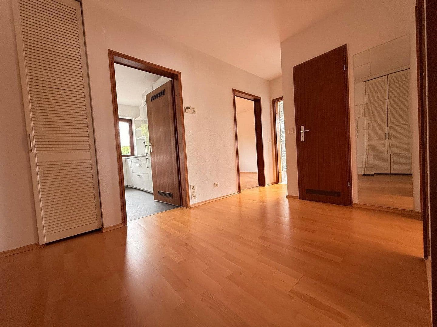 Prenájom bytu 3-izbový 70 m², Nordbahnstr. 99, Kaiserslautern, Porýnie-Falcko Prenájom bytu 3-izbový 70 m², Nordbahnstr. 99, Kaiserslautern, Porýnie-Falcko