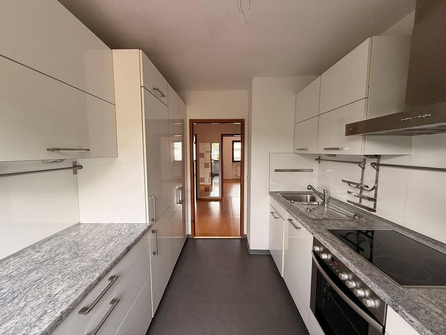Prenájom bytu 3-izbový 70 m², Nordbahnstr. 99, Kaiserslautern, Porýnie-Falcko Prenájom bytu 3-izbový 70 m², Nordbahnstr. 99, Kaiserslautern, Porýnie-Falcko