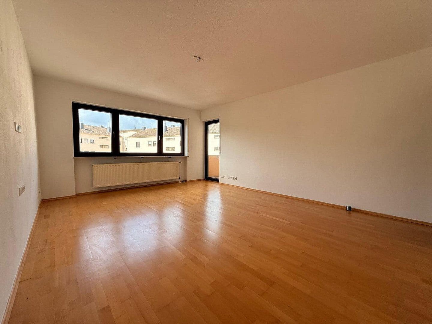 Prenájom bytu 3-izbový 70 m², Nordbahnstr. 99, Kaiserslautern, Porýnie-Falcko Prenájom bytu 3-izbový 70 m², Nordbahnstr. 99, Kaiserslautern, Porýnie-Falcko