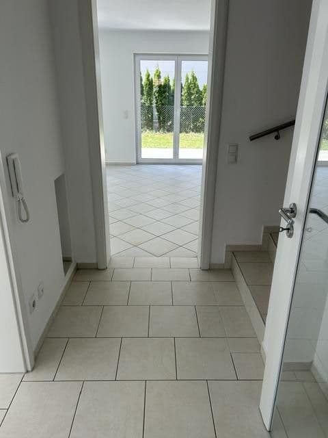 Predaj domu 150 m², pozemek 291 m², Brunnenstraße 2, Ottenhofen, Bavorsko Predaj domu 150 m², pozemek 291 m², Brunnenstraße 2, Ottenhofen, Bavorsko