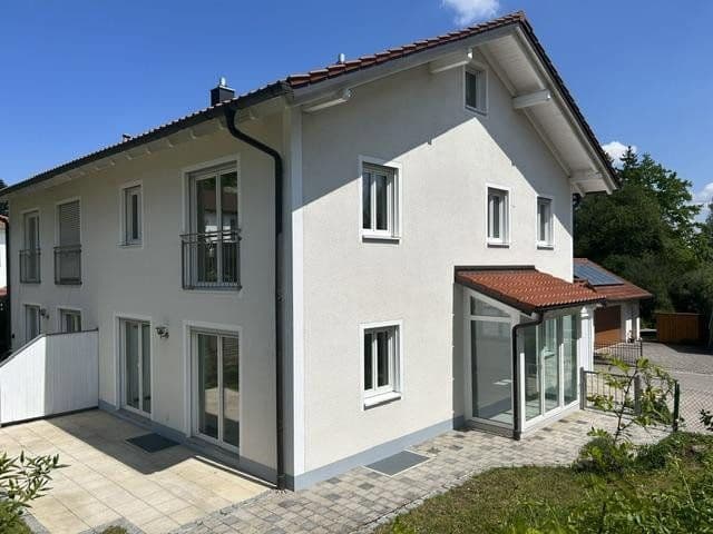 Predaj domu 150 m², pozemek 291 m², Brunnenstraße 2, Ottenhofen, Bavorsko Predaj domu 150 m², pozemek 291 m², Brunnenstraße 2, Ottenhofen, Bavorsko