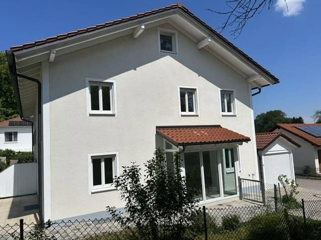 Predaj domu 150 m², pozemek 291 m², Brunnenstraße 2, Ottenhofen, Bavorsko Predaj domu 150 m², pozemek 291 m², Brunnenstraße 2, Ottenhofen, Bavorsko