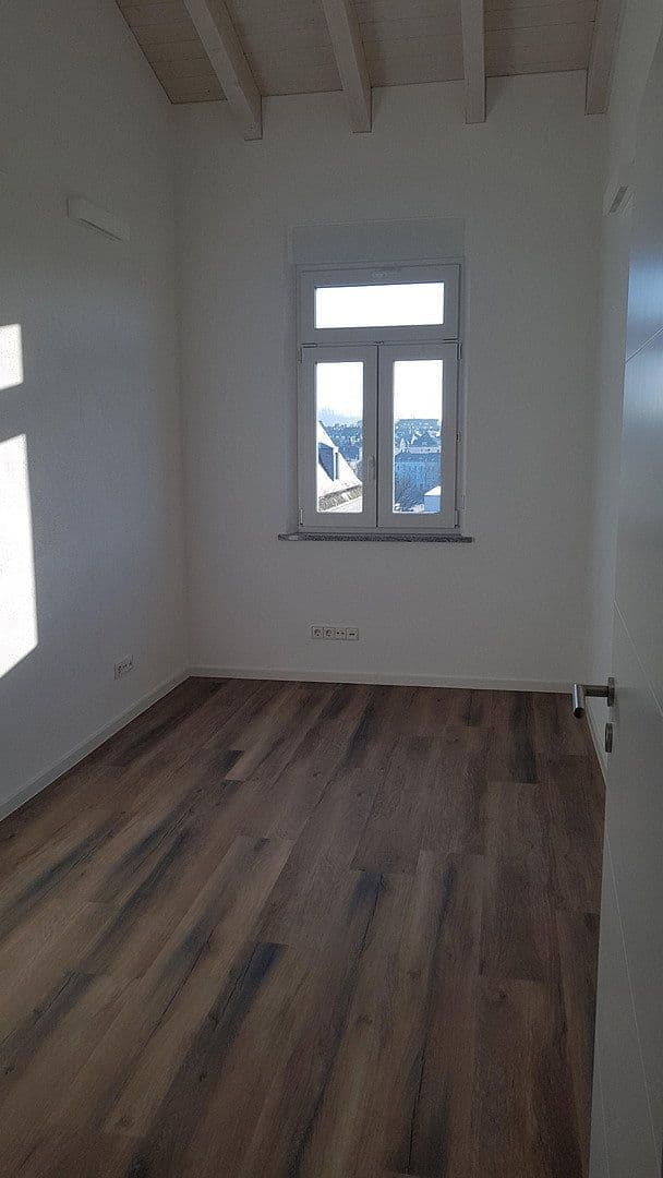 Prenájom bytu 4-izbový 100 m², Oelsnitzer Str. 19, Hof, Bavorsko Prenájom bytu 4-izbový 100 m², Oelsnitzer Str. 19, Hof, Bavorsko