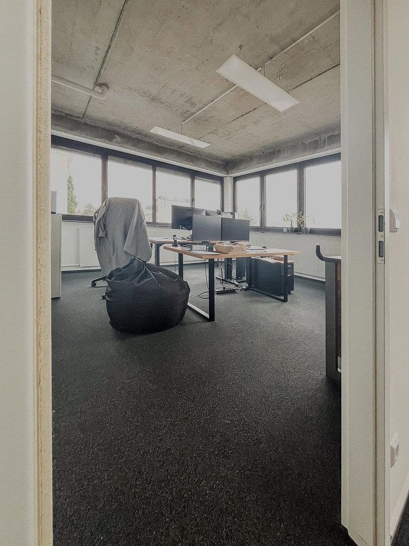 Prenájom kancelárie 230 m², Porschestrasse 2, Fellbach, Bádensko-Wurttembersko Prenájom kancelárie 230 m², Porschestrasse 2, Fellbach, Bádensko-Wurttembersko