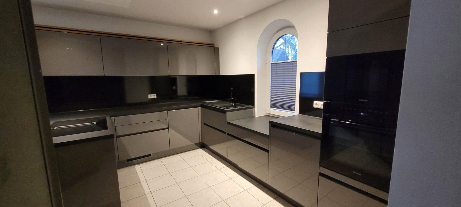 Predaj domu 250 m², pozemek 2.284 m², Schwerin, Meklenbursko-Predpomoransko Predaj domu 250 m², pozemek 2.284 m², Schwerin, Meklenbursko-Predpomoransko