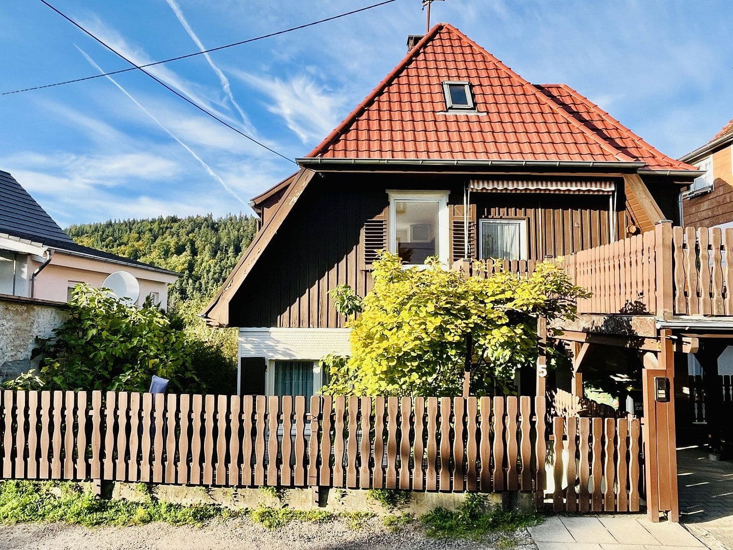 Predaj domu 146 m², pozemek 1.550 m², Neuenbürg, Bádensko-Wurttembersko Predaj domu 146 m², pozemek 1.550 m², Neuenbürg, Bádensko-Wurttembersko