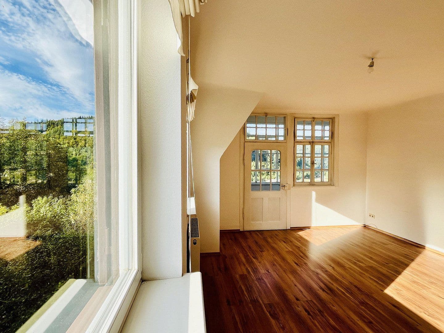 Predaj domu 146 m², pozemek 1.550 m², Neuenbürg, Bádensko-Wurttembersko Predaj domu 146 m², pozemek 1.550 m², Neuenbürg, Bádensko-Wurttembersko