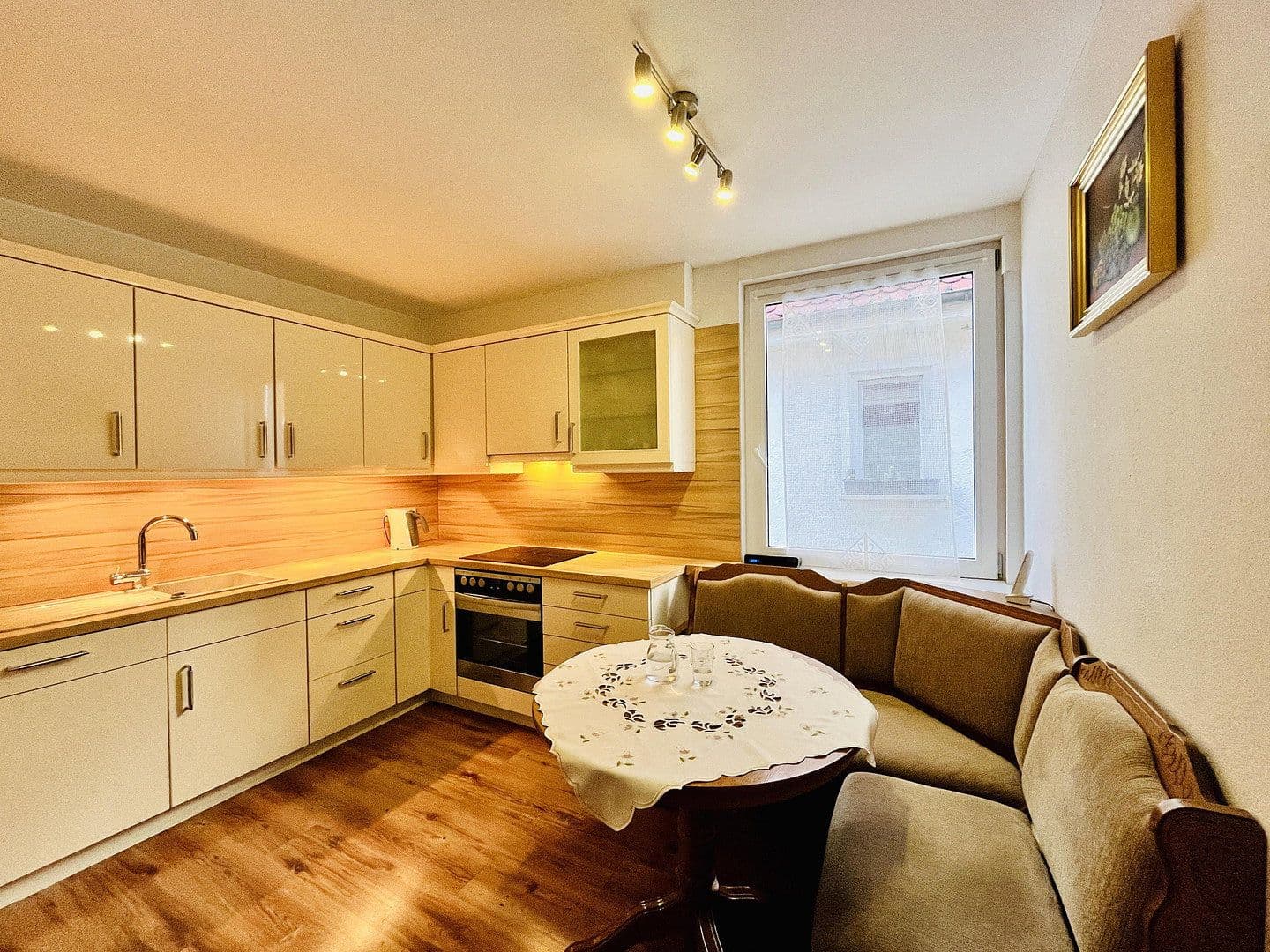Predaj domu 146 m², pozemek 1.550 m², Neuenbürg, Bádensko-Wurttembersko Predaj domu 146 m², pozemek 1.550 m², Neuenbürg, Bádensko-Wurttembersko