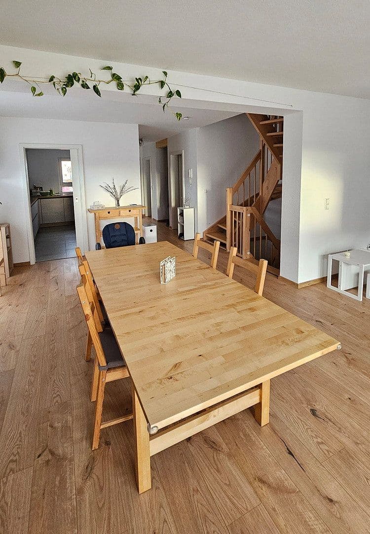 Prenájom bytu 4-izbový 150 m², Schwäbisch Hall, Bádensko-Wurttembersko Prenájom bytu 4-izbový 150 m², Schwäbisch Hall, Bádensko-Wurttembersko