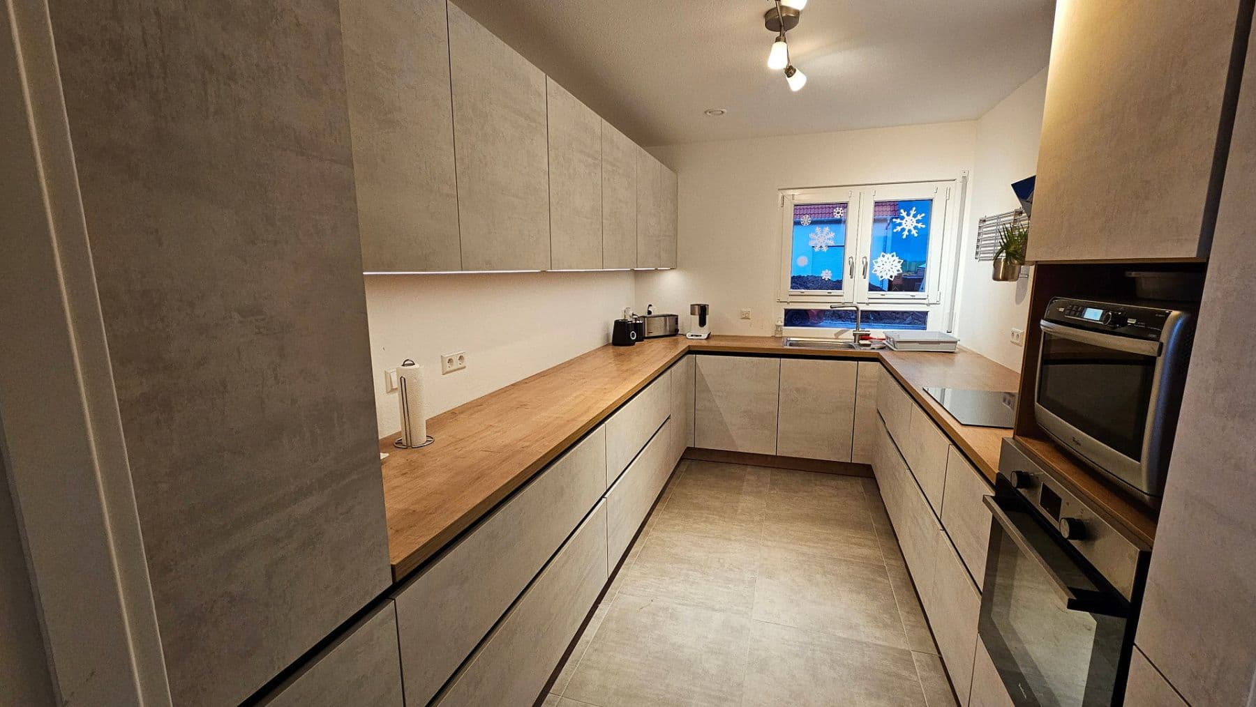 Prenájom bytu 4-izbový 150 m², Schwäbisch Hall, Bádensko-Wurttembersko Prenájom bytu 4-izbový 150 m², Schwäbisch Hall, Bádensko-Wurttembersko