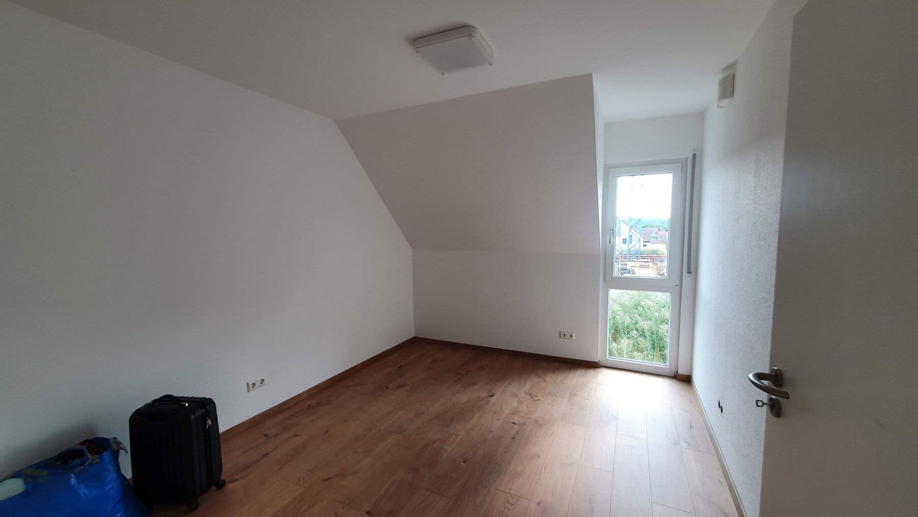 Prenájom bytu 4-izbový 150 m², Schwäbisch Hall, Bádensko-Wurttembersko Prenájom bytu 4-izbový 150 m², Schwäbisch Hall, Bádensko-Wurttembersko
