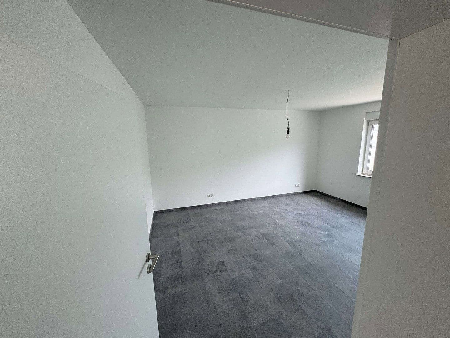 Prenájom bytu 3-izbový 130 m², Wehr, Porýnie-Falcko Prenájom bytu 3-izbový 130 m², Wehr, Porýnie-Falcko
