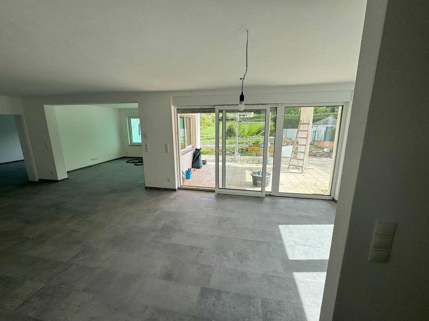 Prenájom bytu 3-izbový 130 m², Wehr, Porýnie-Falcko Prenájom bytu 3-izbový 130 m², Wehr, Porýnie-Falcko