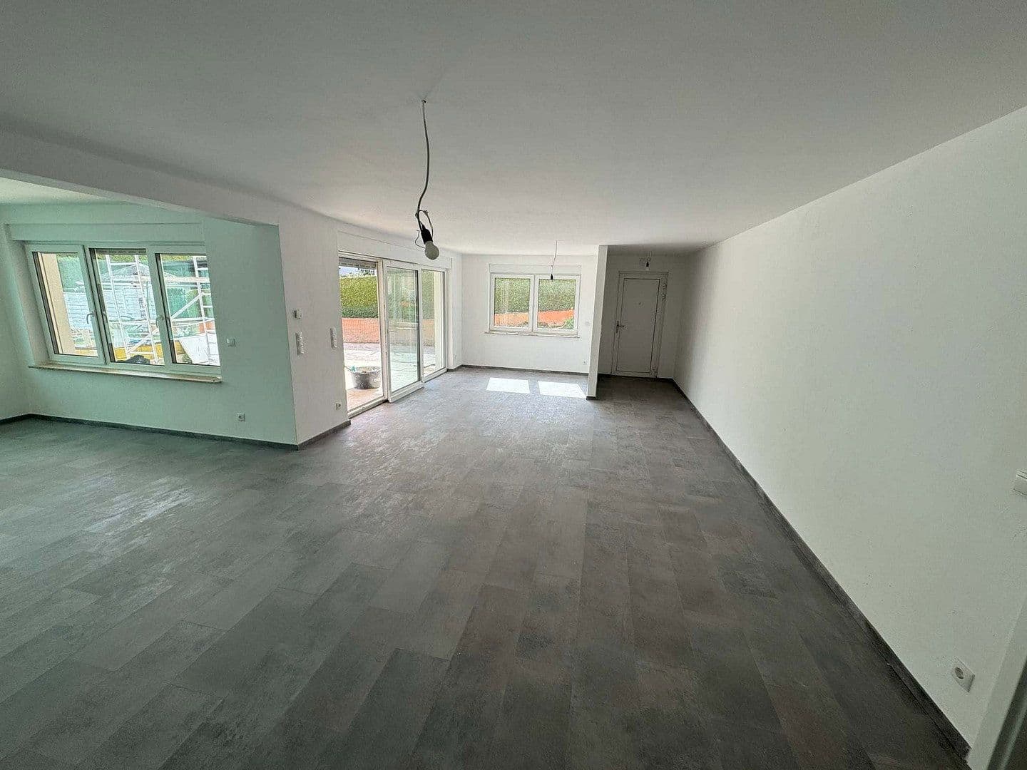 Prenájom bytu 3-izbový 130 m², Wehr, Porýnie-Falcko Prenájom bytu 3-izbový 130 m², Wehr, Porýnie-Falcko
