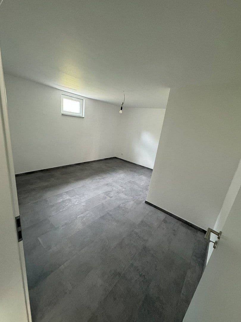 Prenájom bytu 3-izbový 130 m², Wehr, Porýnie-Falcko Prenájom bytu 3-izbový 130 m², Wehr, Porýnie-Falcko