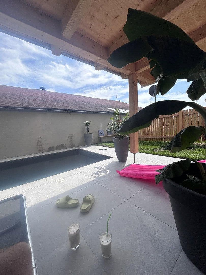 Predaj domu 146 m², pozemek 180 m², Feldkirchen-Westerham, Bavorsko Predaj domu 146 m², pozemek 180 m², Feldkirchen-Westerham, Bavorsko