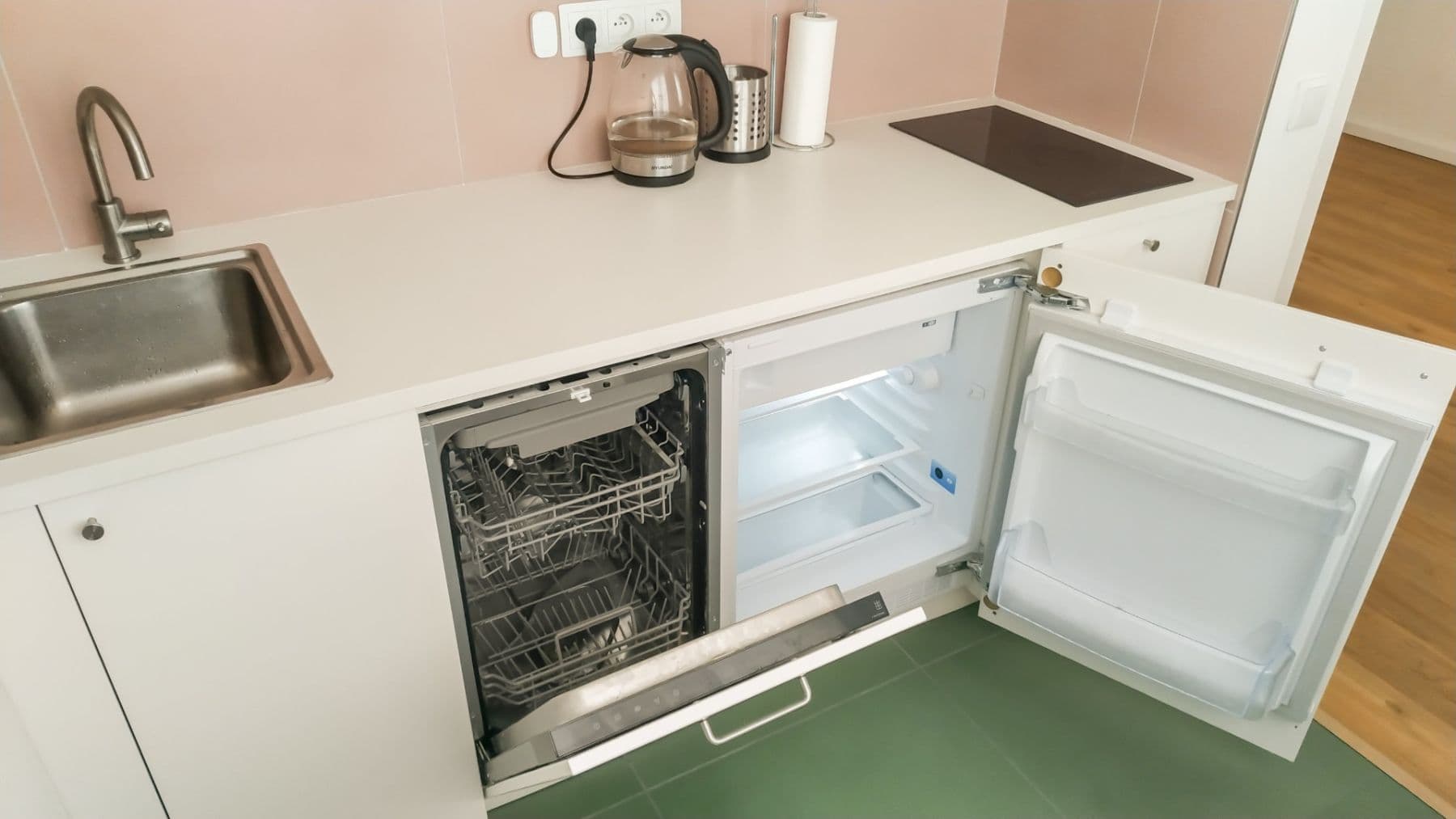 Prenájom bytu 1-izbový 28 m², Semilská, Praha, Praha Prenájom bytu 1-izbový 28 m², Semilská, Praha, Praha