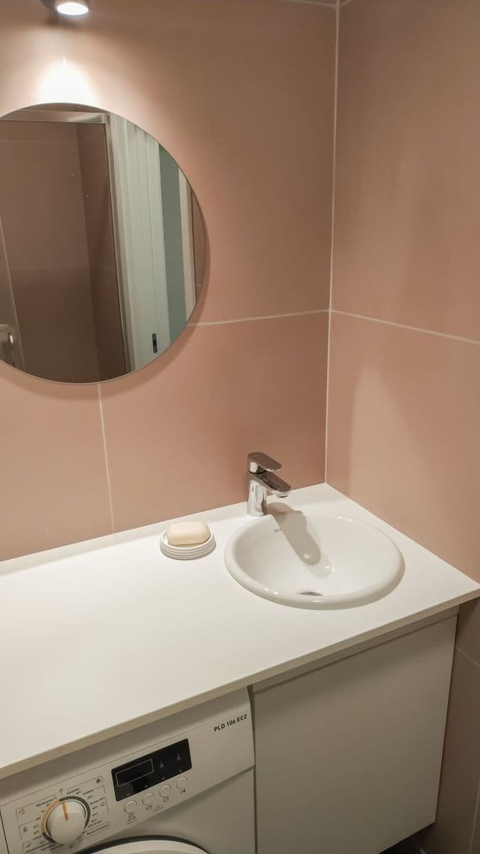 Prenájom bytu 1-izbový 28 m², Semilská, Praha, Praha Prenájom bytu 1-izbový 28 m², Semilská, Praha, Praha