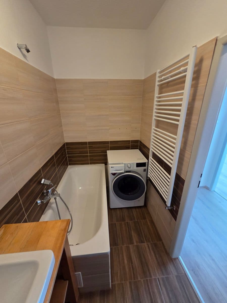 Prenájom bytu 3-izbový 57 m², U Stadionu, Jablonné nad Orlicí, Pardubický kraj Prenájom bytu 3-izbový 57 m², U Stadionu, Jablonné nad Orlicí, Pardubický kraj