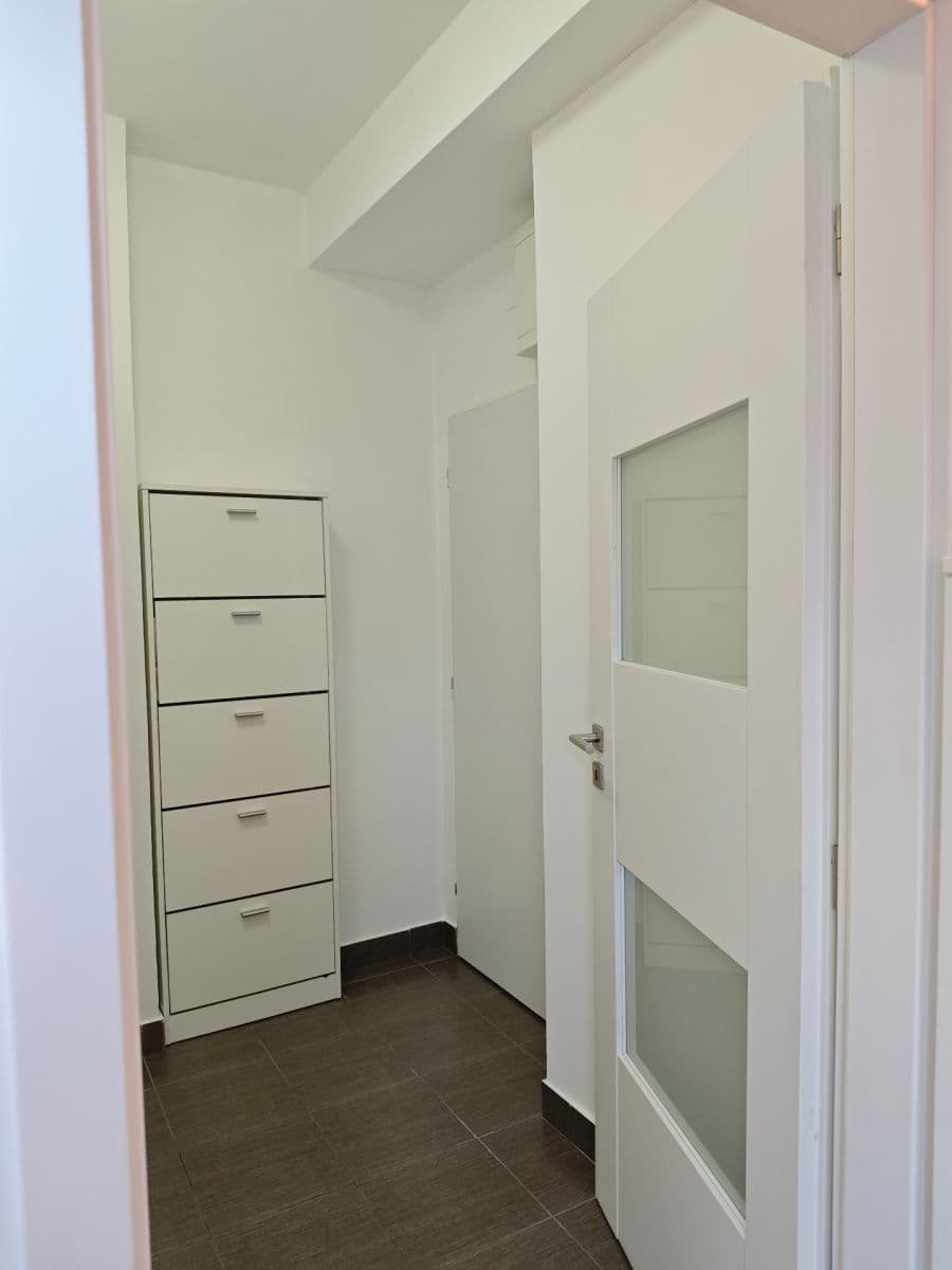 Predaj bytu 1-izbový 32 m², V Okruží, Praha, Praha Predaj bytu 1-izbový 32 m², V Okruží, Praha, Praha