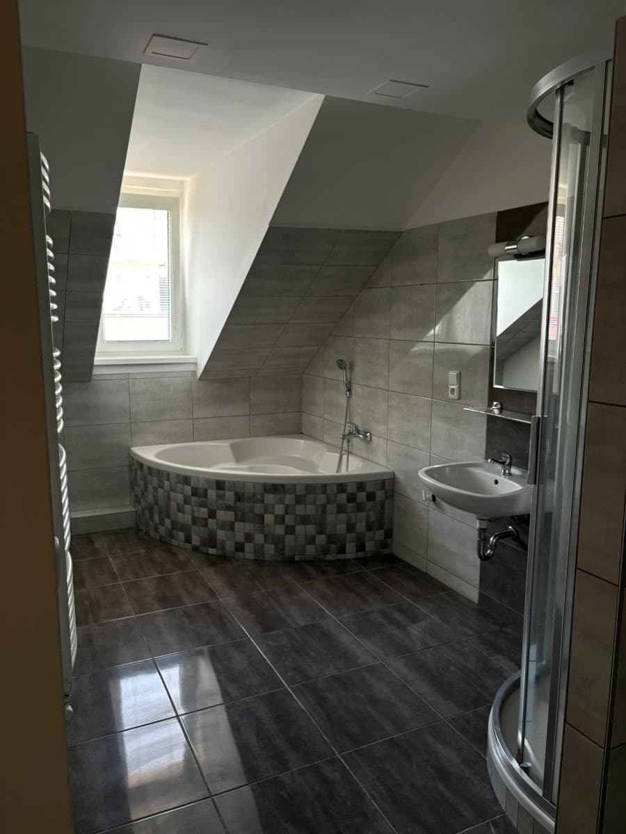 Prenájom bytu 2-izbový 60 m², Moskevská, Karlovy Vary, Karlovarský kraj Prenájom bytu 2-izbový 60 m², Moskevská, Karlovy Vary, Karlovarský kraj