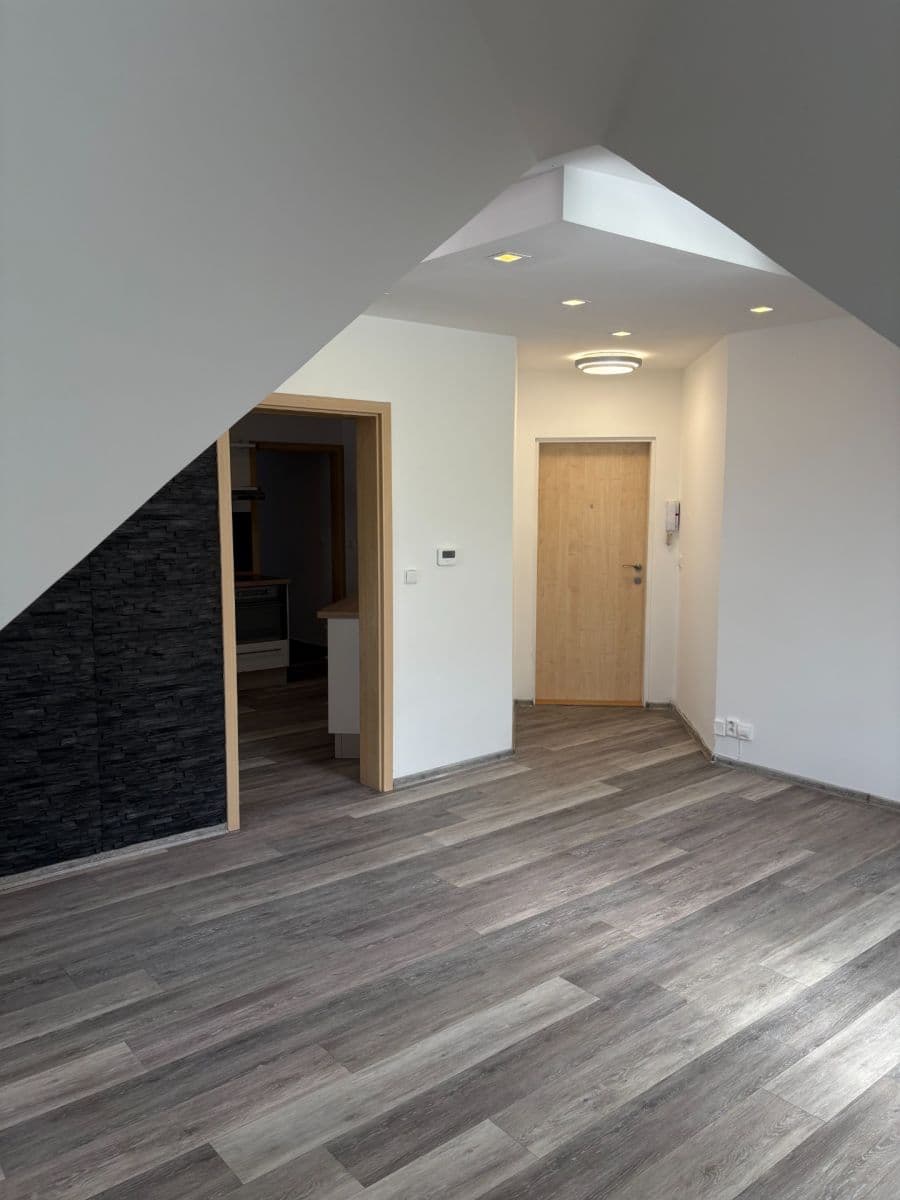 Prenájom bytu 2-izbový 60 m², Moskevská, Karlovy Vary, Karlovarský kraj Prenájom bytu 2-izbový 60 m², Moskevská, Karlovy Vary, Karlovarský kraj