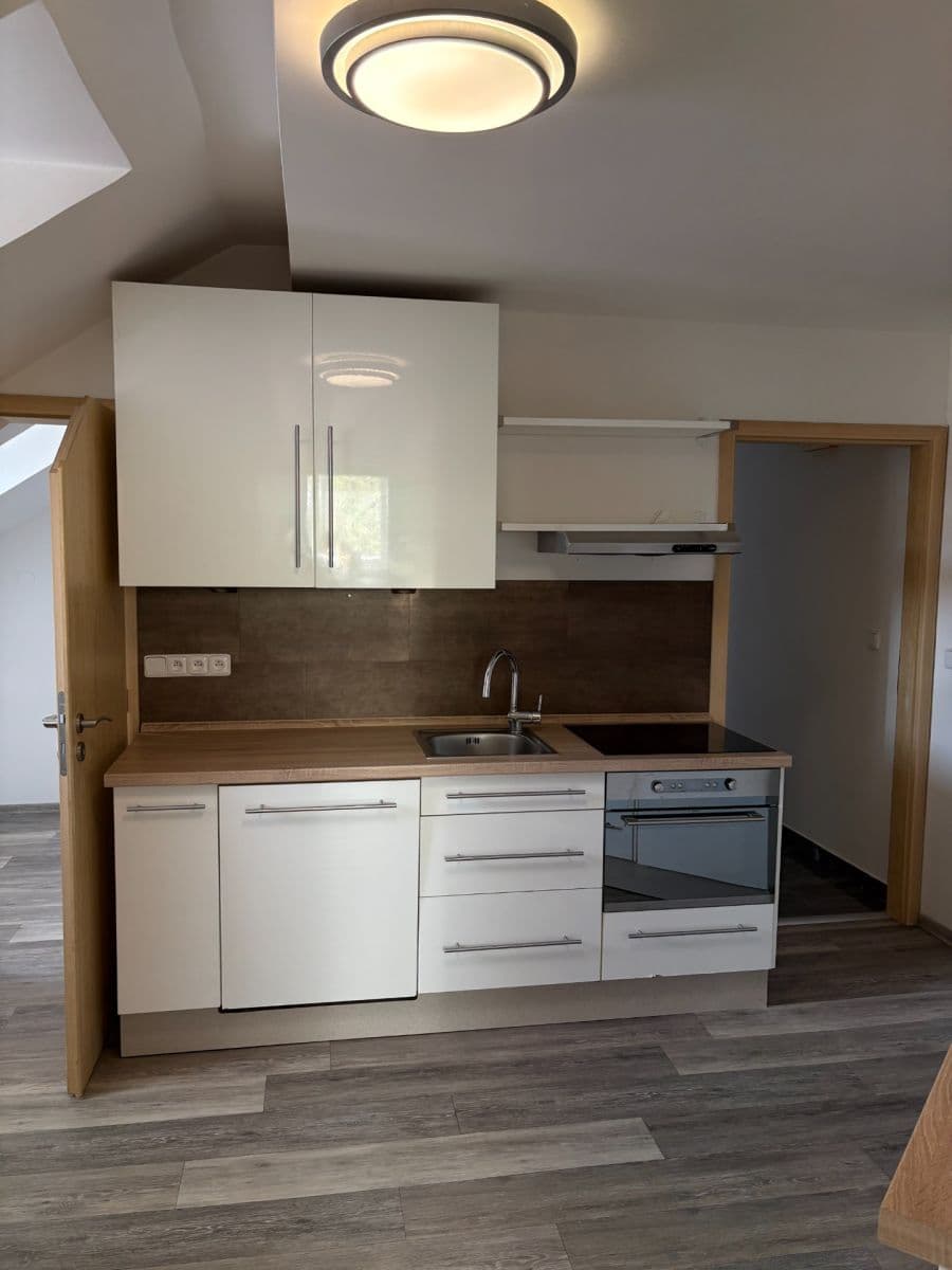 Prenájom bytu 2-izbový 60 m², Moskevská, Karlovy Vary, Karlovarský kraj Prenájom bytu 2-izbový 60 m², Moskevská, Karlovy Vary, Karlovarský kraj