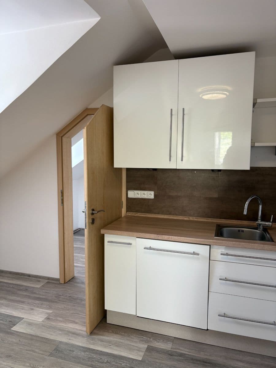 Prenájom bytu 2-izbový 60 m², Moskevská, Karlovy Vary, Karlovarský kraj Prenájom bytu 2-izbový 60 m², Moskevská, Karlovy Vary, Karlovarský kraj