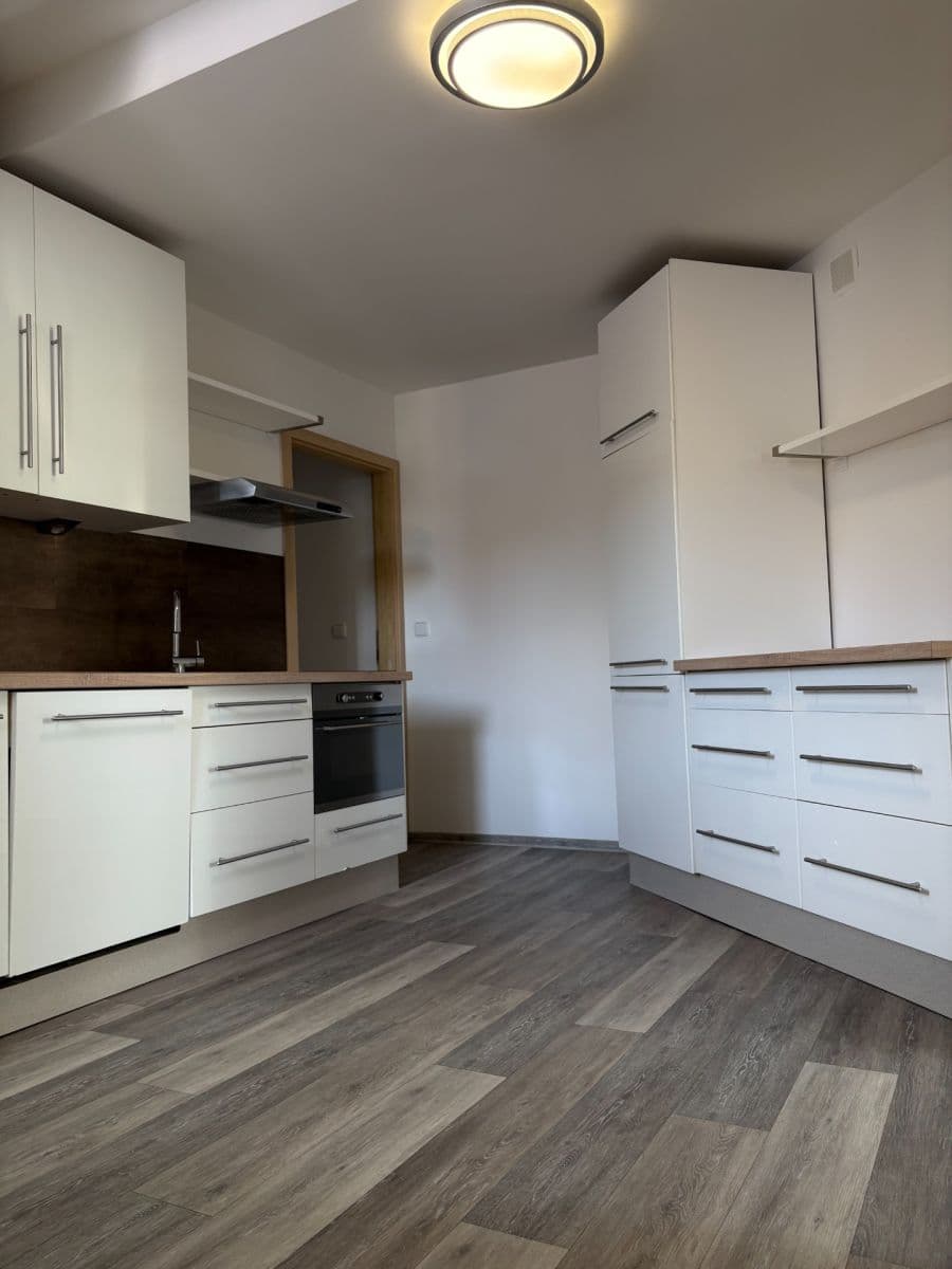 Prenájom bytu 2-izbový 60 m², Moskevská, Karlovy Vary, Karlovarský kraj Prenájom bytu 2-izbový 60 m², Moskevská, Karlovy Vary, Karlovarský kraj