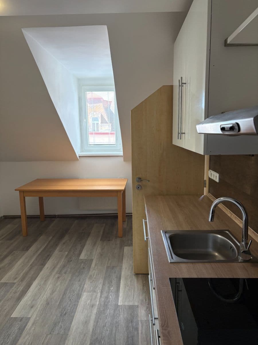 Prenájom bytu 2-izbový 60 m², Moskevská, Karlovy Vary, Karlovarský kraj Prenájom bytu 2-izbový 60 m², Moskevská, Karlovy Vary, Karlovarský kraj