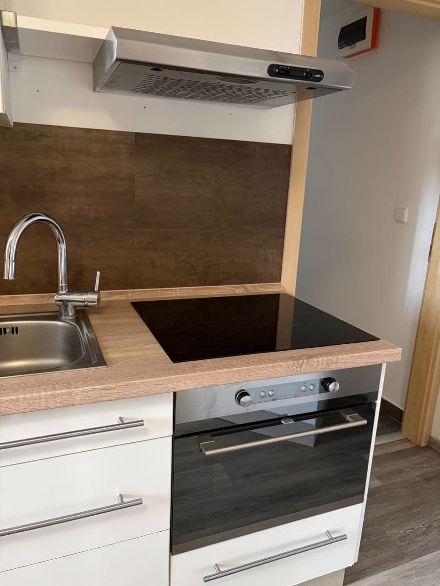 Prenájom bytu 2-izbový 60 m², Moskevská, Karlovy Vary, Karlovarský kraj Prenájom bytu 2-izbový 60 m², Moskevská, Karlovy Vary, Karlovarský kraj